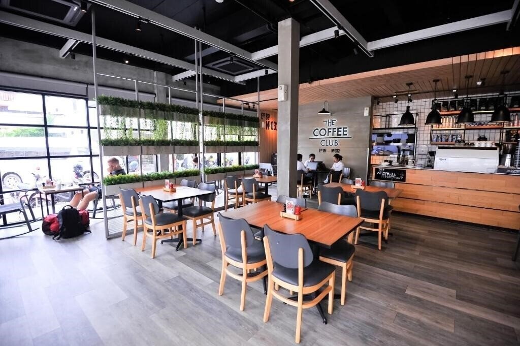 Фотографія Glur Phuket Patong Beach 3*