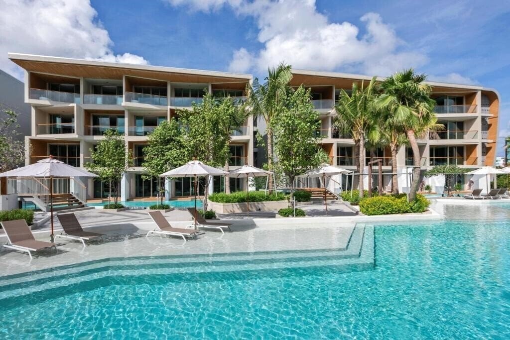 Фотографія Wyndham Grand Nai Harn Beach Phuket 5*