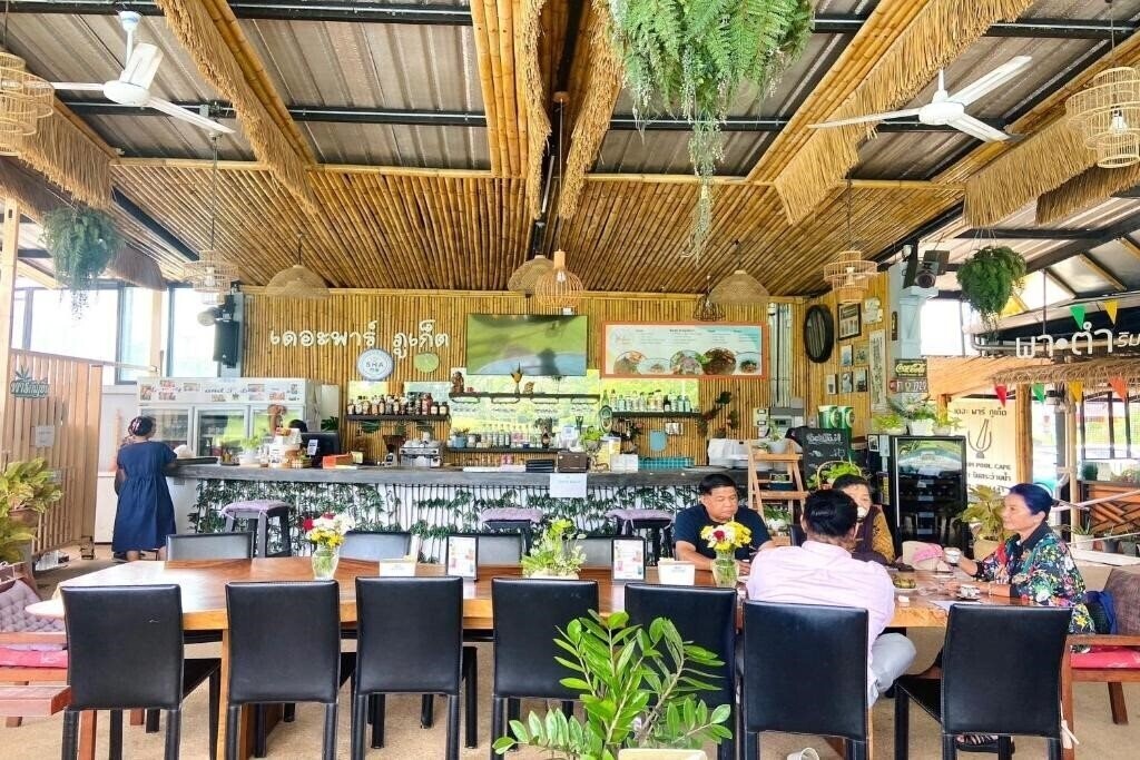 Фотографія The Par Phuket 4*