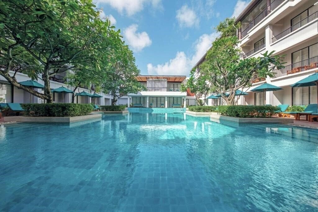 Отель DoubleTree by Hilton Phuket Banthai Resort 4*