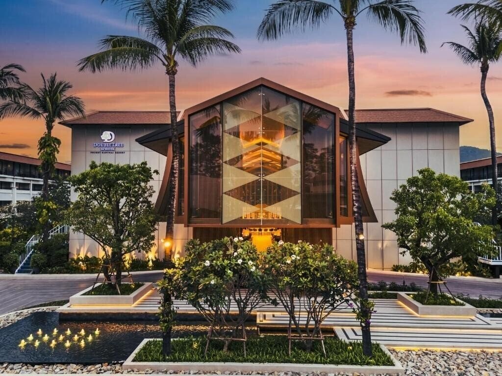 Фото DoubleTree by Hilton Phuket Banthai Resort 4*