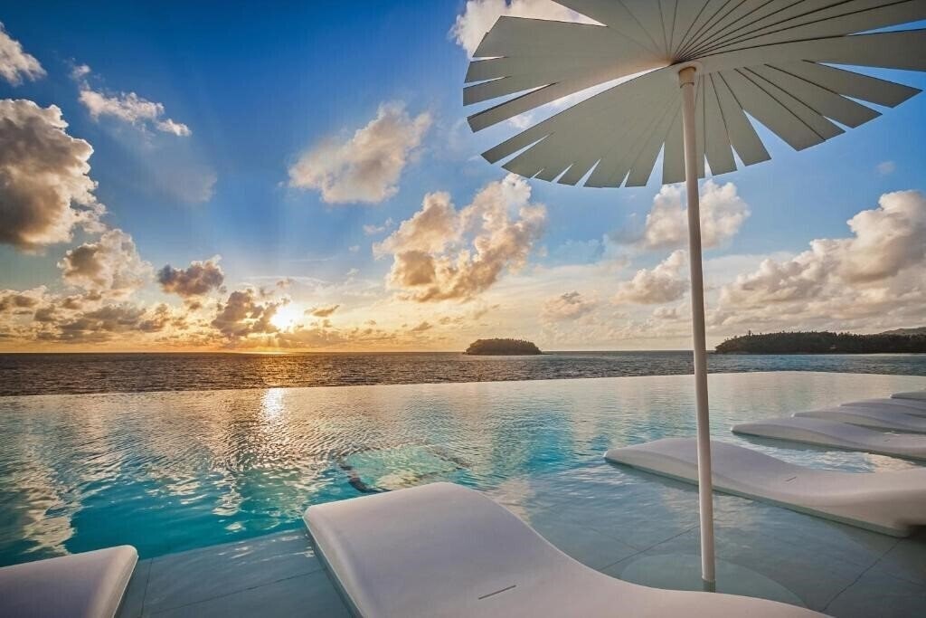 Готель Kata Rocks Resort & Residences 5*