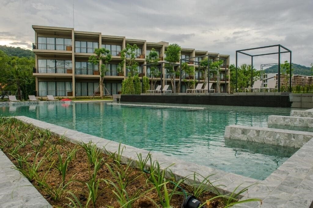 Отель The Gallery Hotel Naiharn 3*