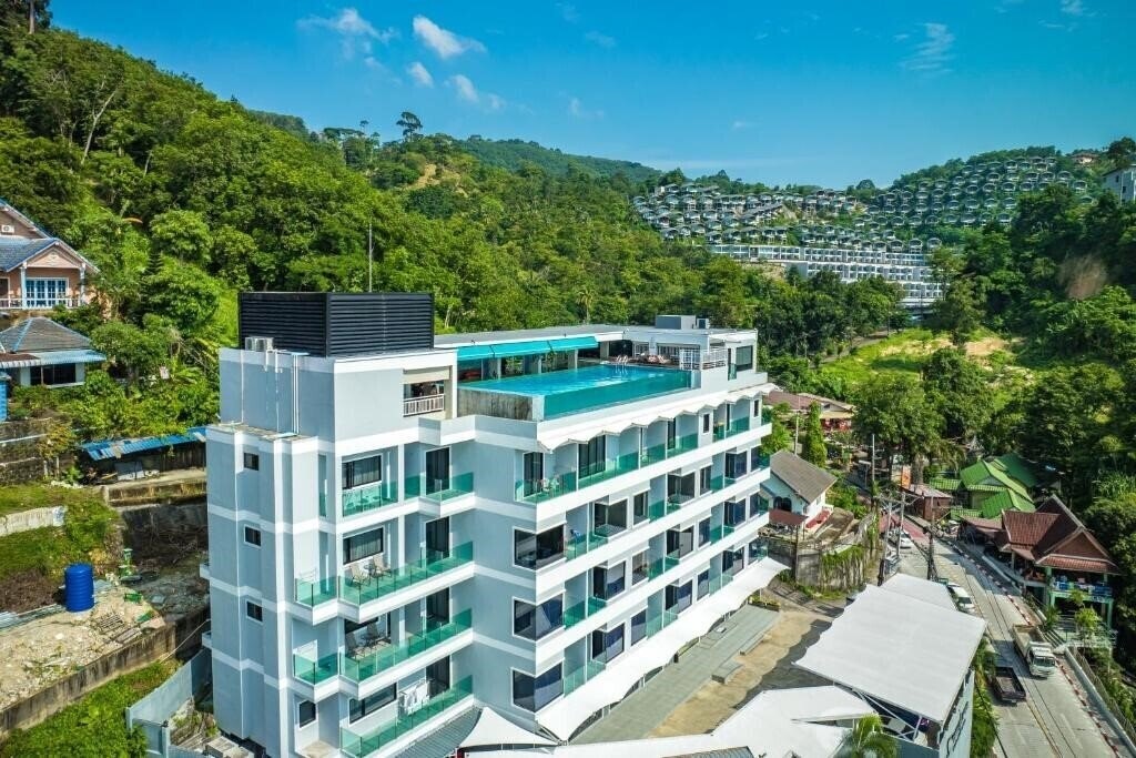 Готель Triple L Hotel Patong Beach 4*