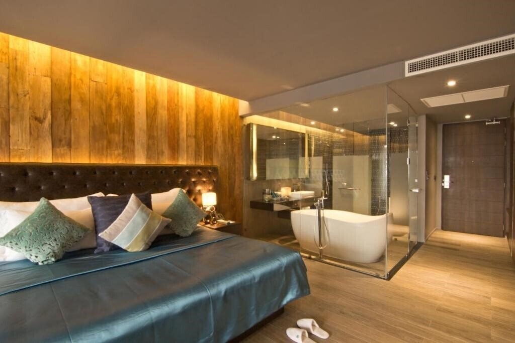 Отель Away Phuket Le Coral 5*