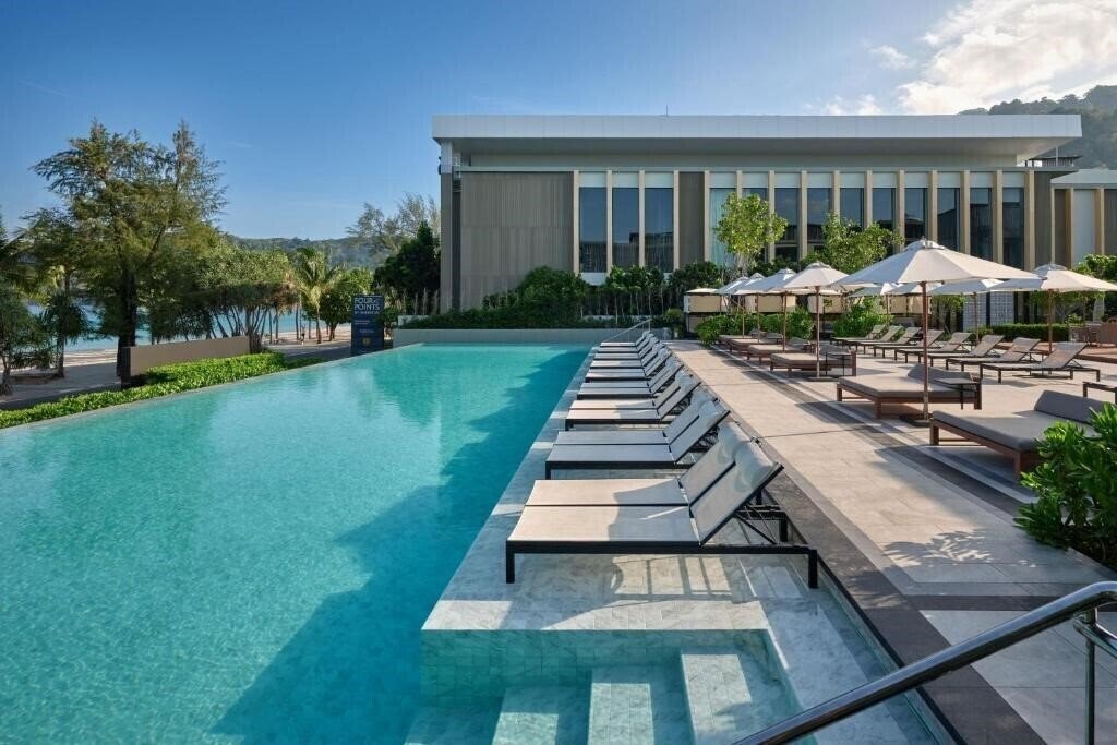 Готель Four Point By Sheraton Phuket Patong Beach Resort 4*