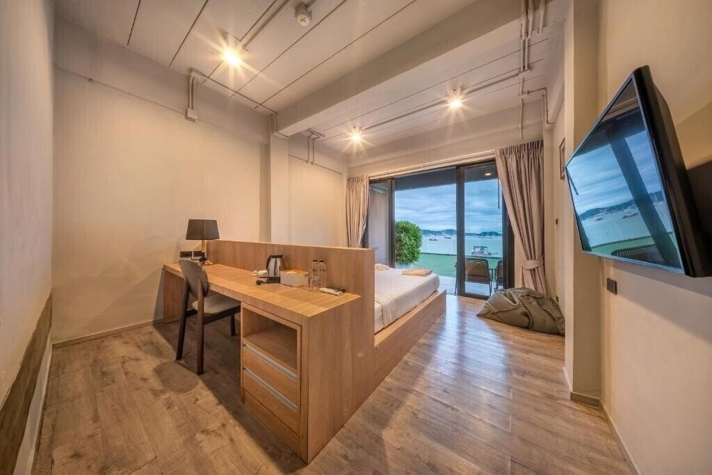 Изображение Arch 39 Beach Front Phuket 3*