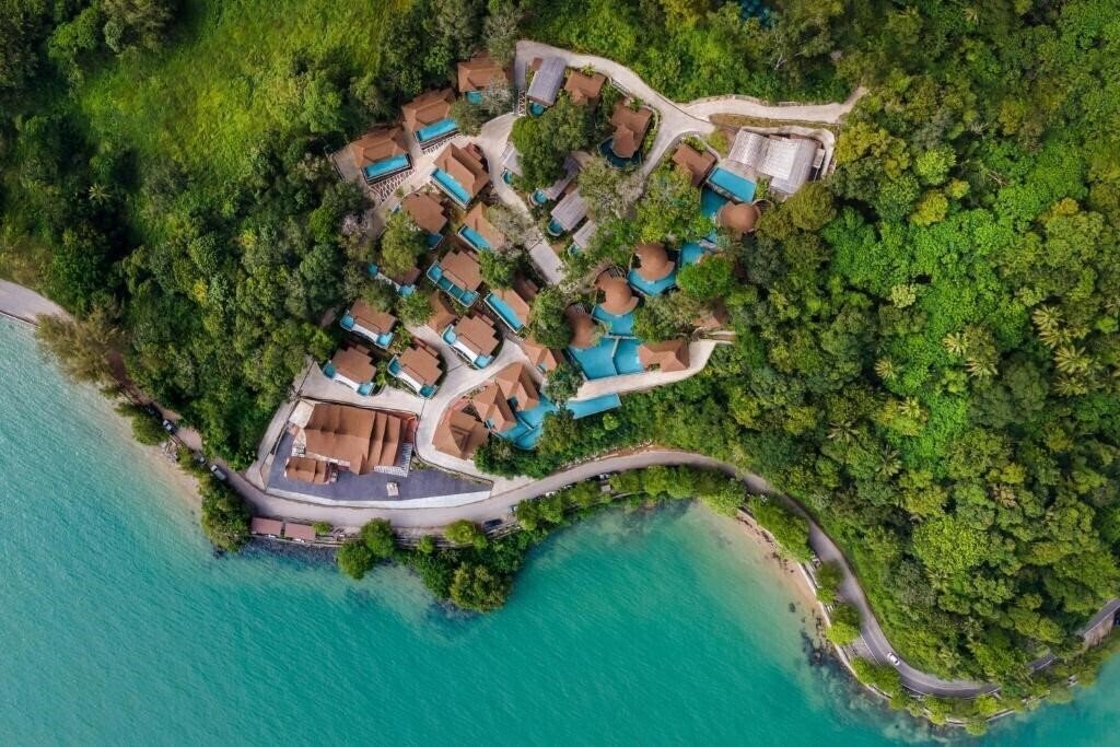 Готель Sinae Phuket Luxury Hotel 5*