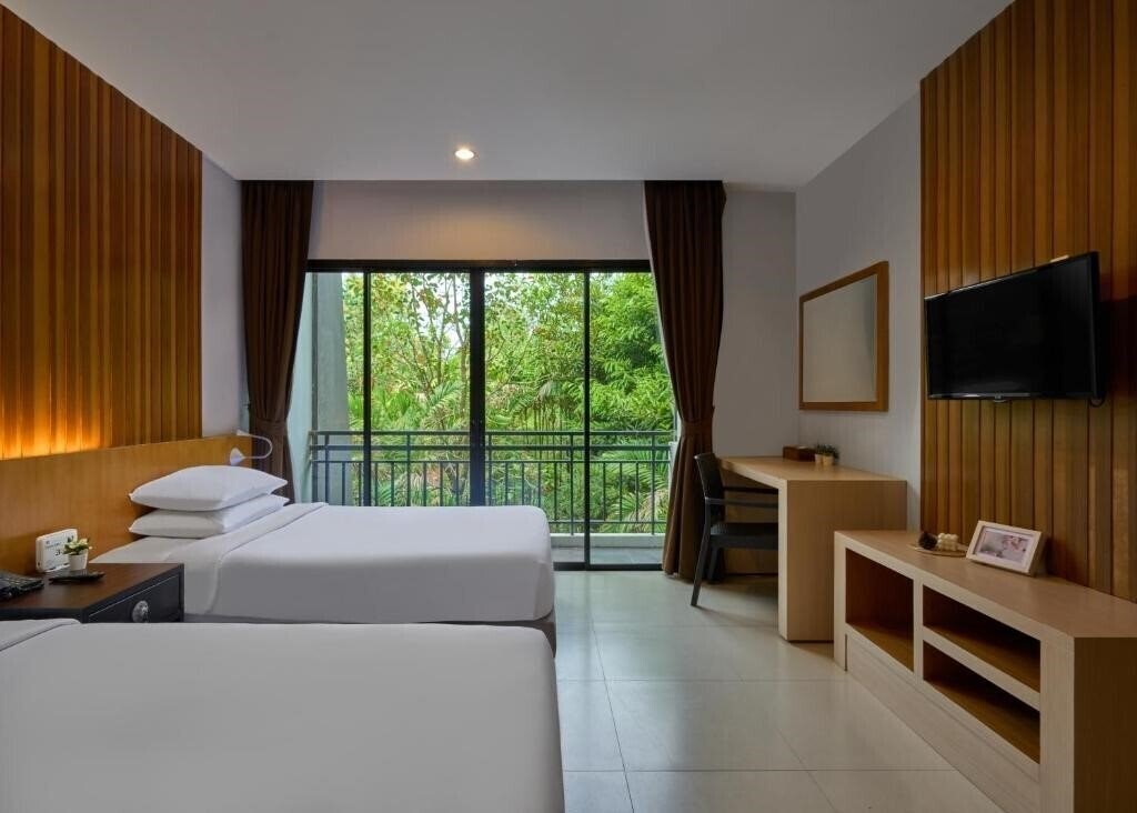 Фото Naiyang Beach Resort Phuket 4*
