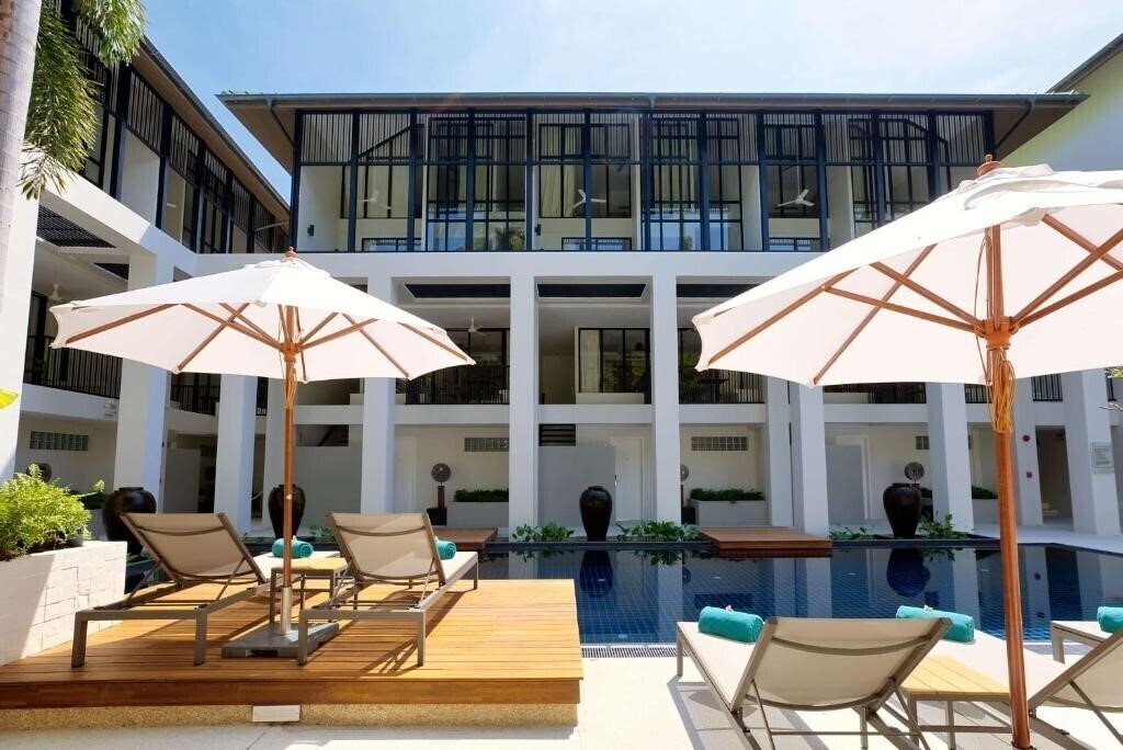 Зображення Outrigger Surin Beach Resort 4*