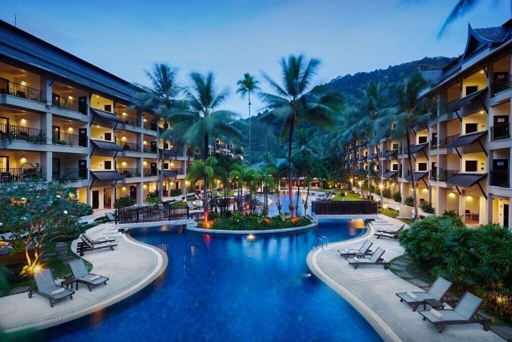 Готель Radisson Resort & Suites Phuket 4*