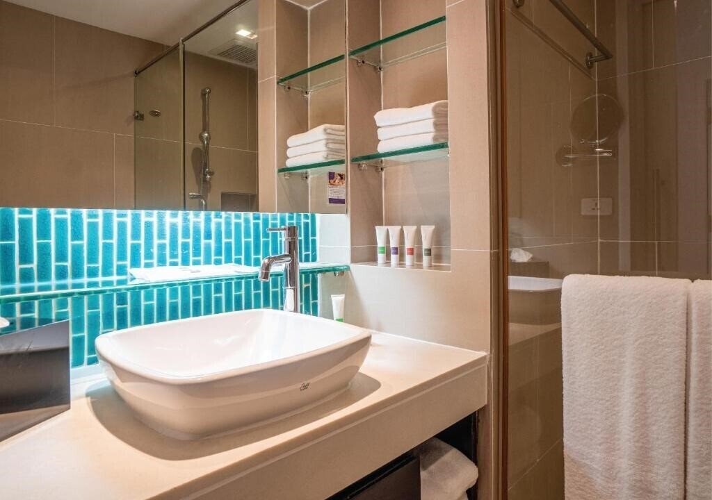 Фотографія Radisson Resort & Suites Phuket 4*