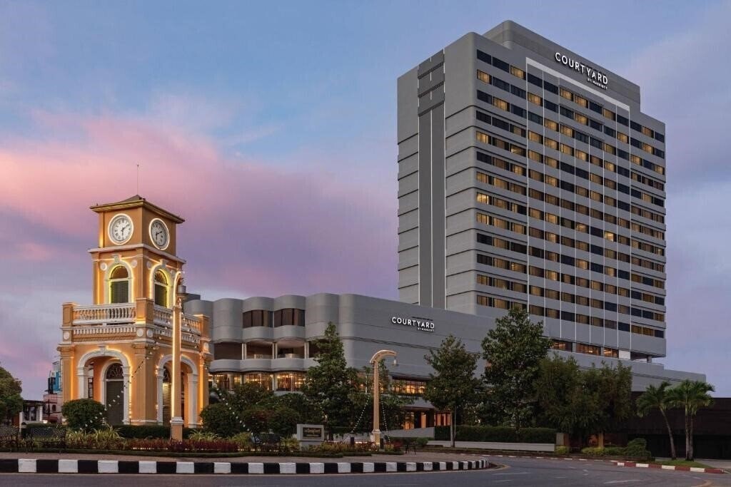 Готель Courtyard By Marriott Phuket Town 4*