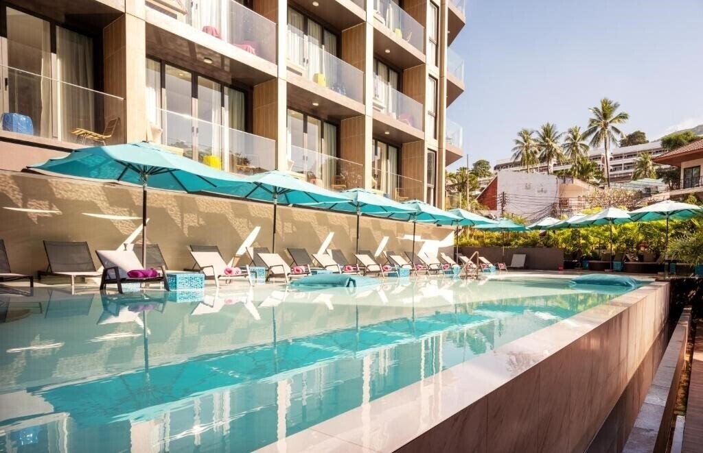 Отель Glow Mira Karon Beach 4*