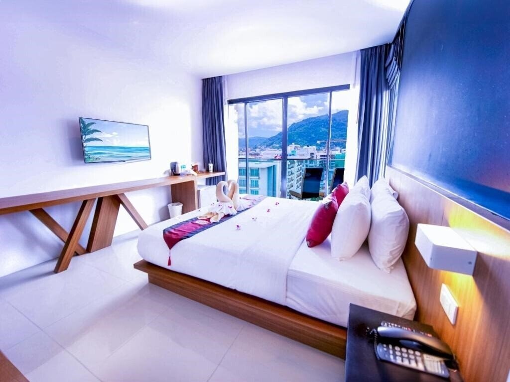 Отель Phoenix Patong Hotel 3*
