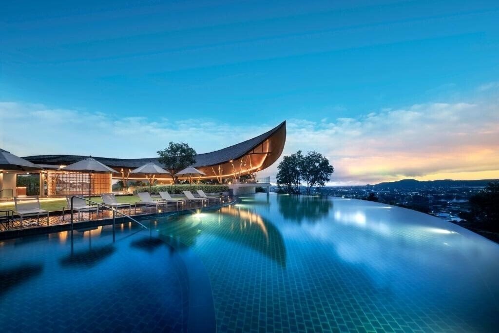 Готель Noku Phuket 5*