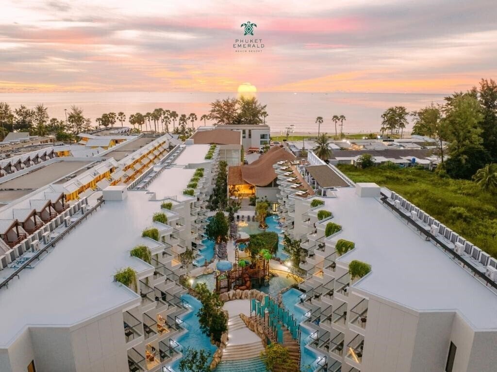Готель Phuket Emerald Beach Resort 5*