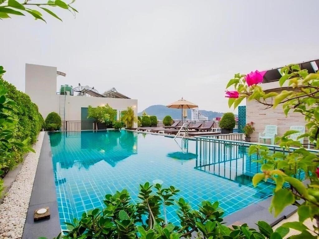 Отель 77 Patong Hotel & Spa 3*