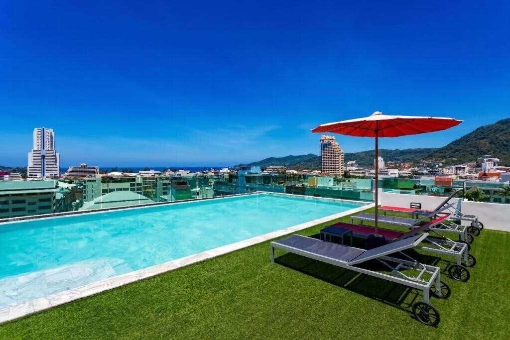 Готель Neon Patong Hotel 4*