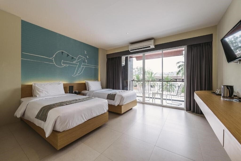 Фото Tiras Patong Beach Hotel 2*