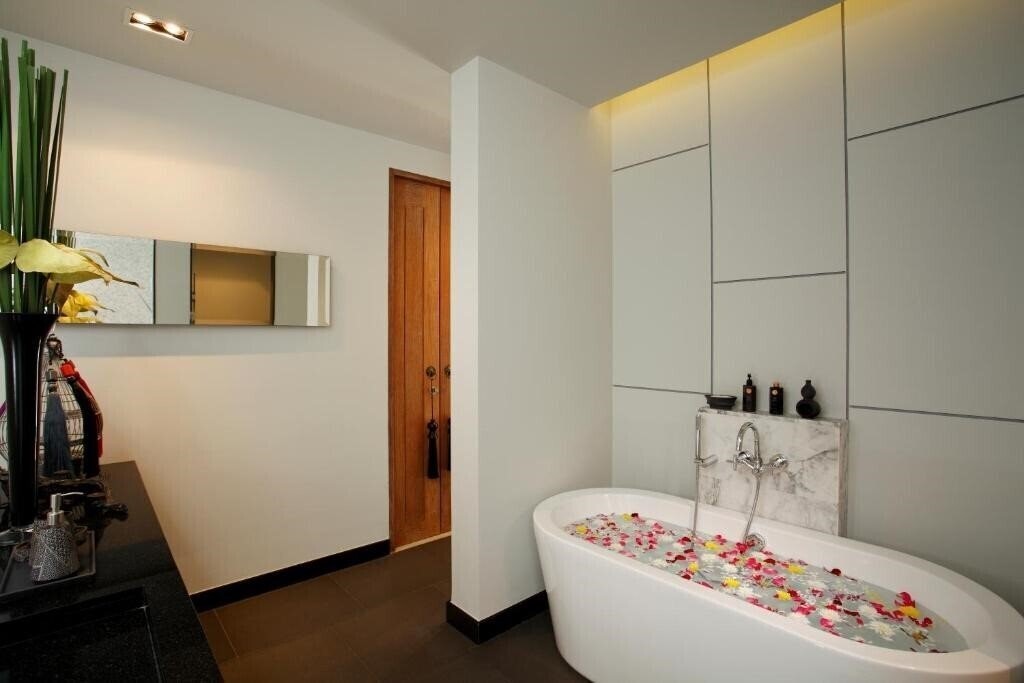 Фотографія Two Villas Holiday - Wings Phuket Villa Layan Beach 4*