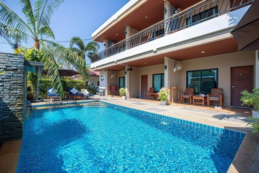 Отель Happy Eight Resort Phuket 3*