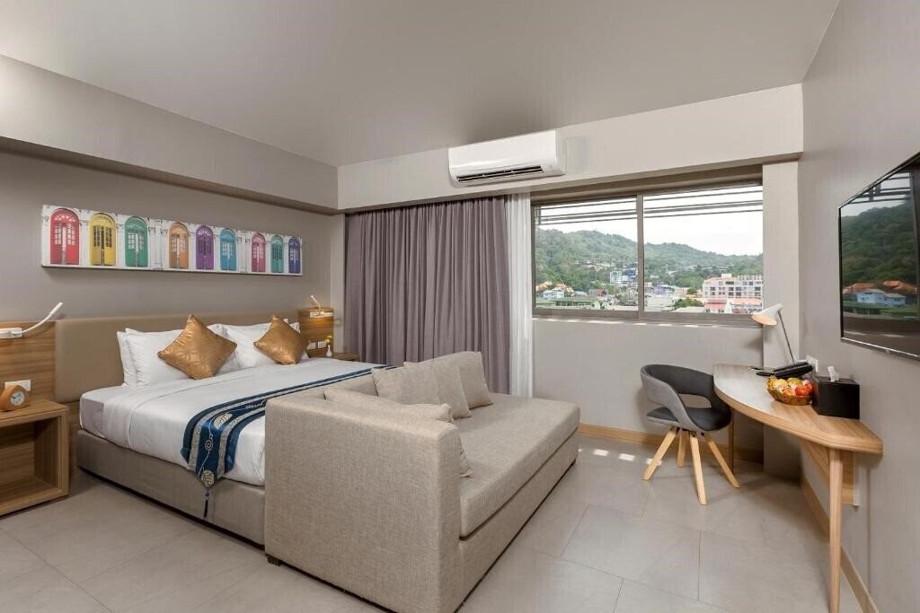 Готель Journeyhub Phuket Patong 3*