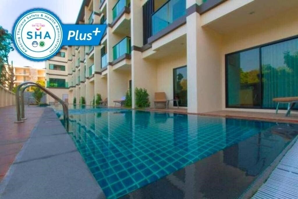 Готель Airport Beach Hotel Phuket 4*