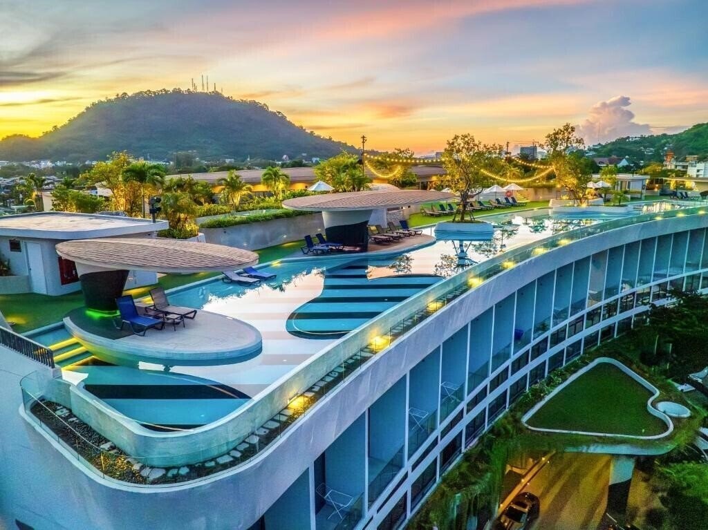 Отель Homa Phuket Town 4*