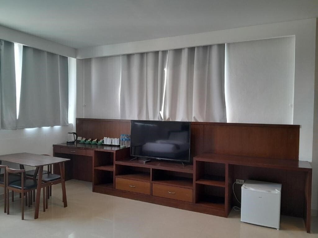 Готель Sereneburi Patong Hotel 3*