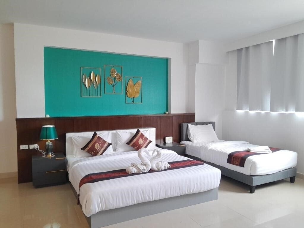 Фотографія Sereneburi Patong Hotel 3*