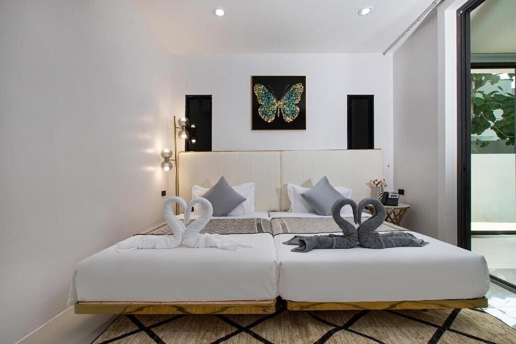 Картинка Nariya Bayfront Phuket 4*
