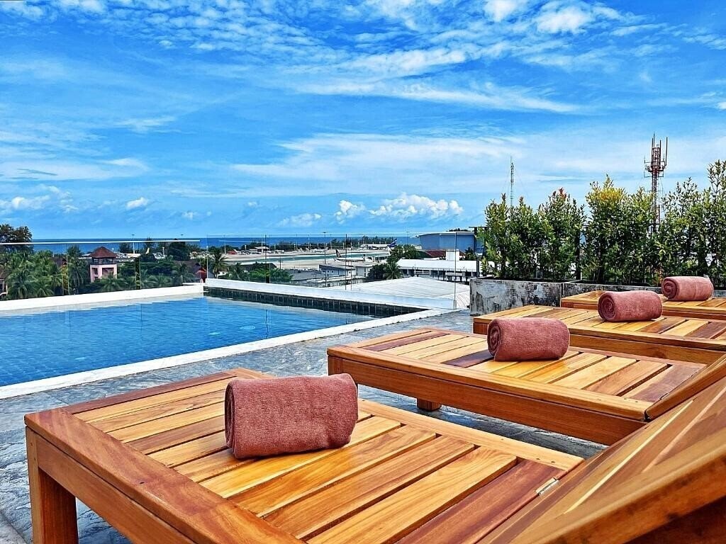 Готель The Sixteenth Naiyang Beach Hotel 4*