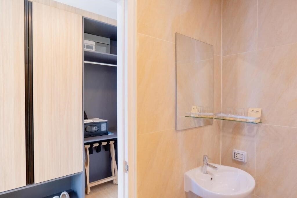 Фотография Seaside Naithon Phuket 4*