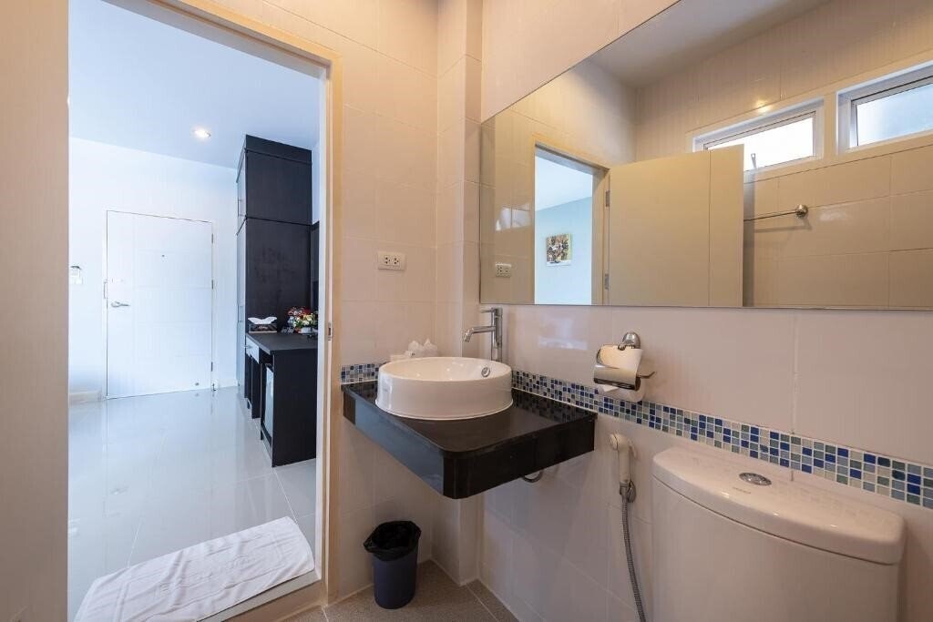 Картинка May House Karon Beach 3*