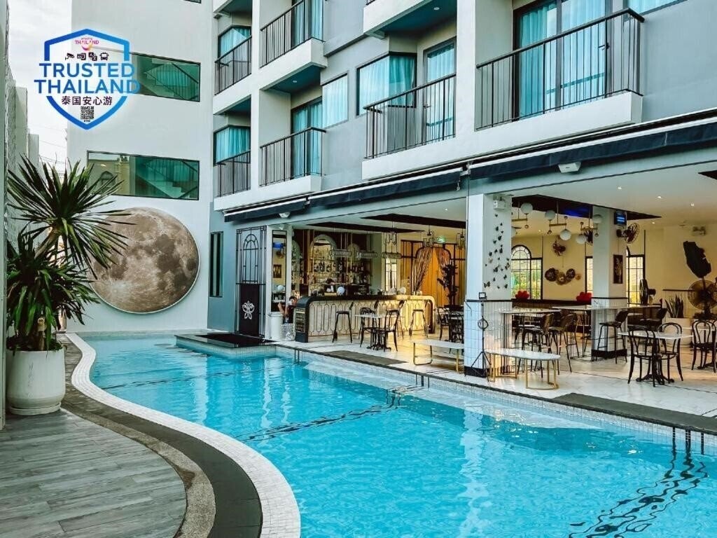 Готель Ratri Hotel Phuket Old Town 4*