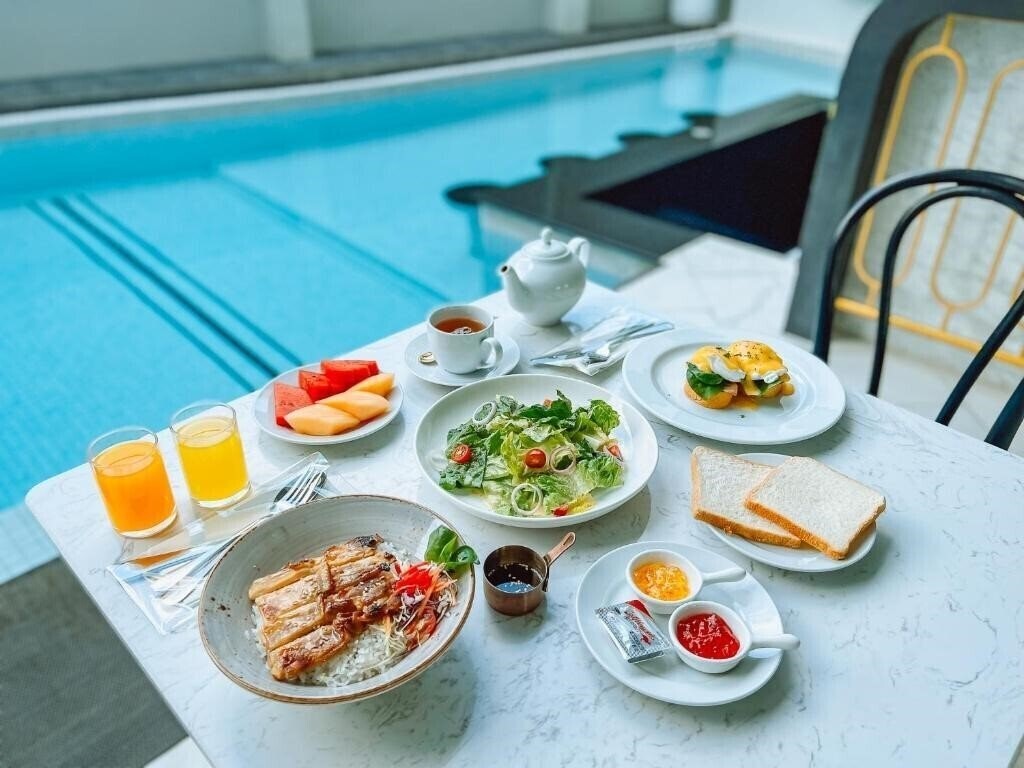 Фотографія Ratri Hotel Phuket Old Town 4*