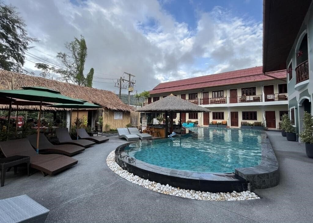 Отель Ginis Beach Resort 3*