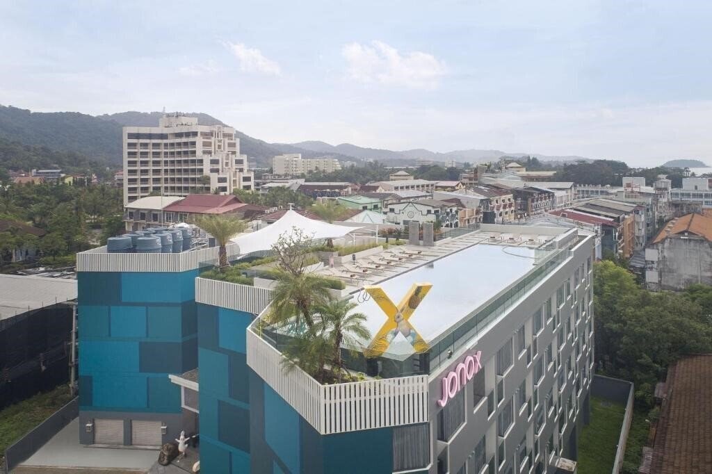 Отель Jonox Phuket Karon 4*