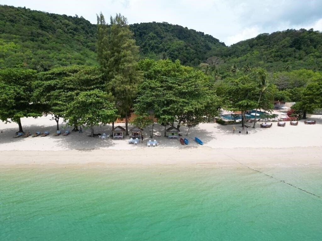 Отель Cruiser Island Resort by Swiss-Belhotel Koh lon 4*