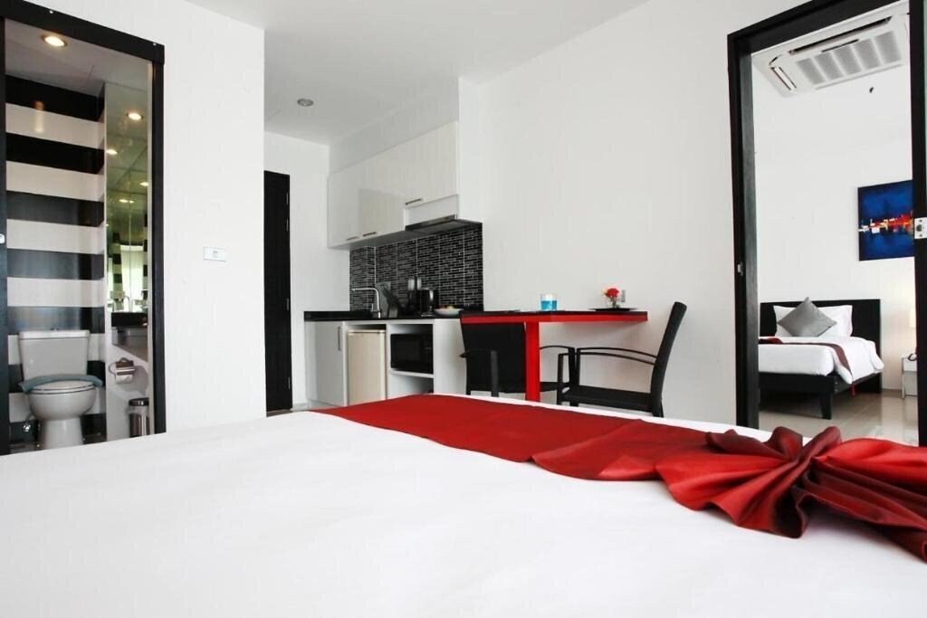 Фотографія One World One Home Naiharn Hotel 3*