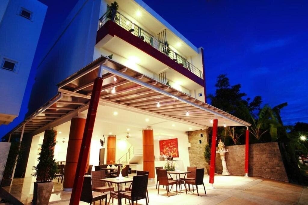 Готель One World One Home Naiharn Hotel 3*