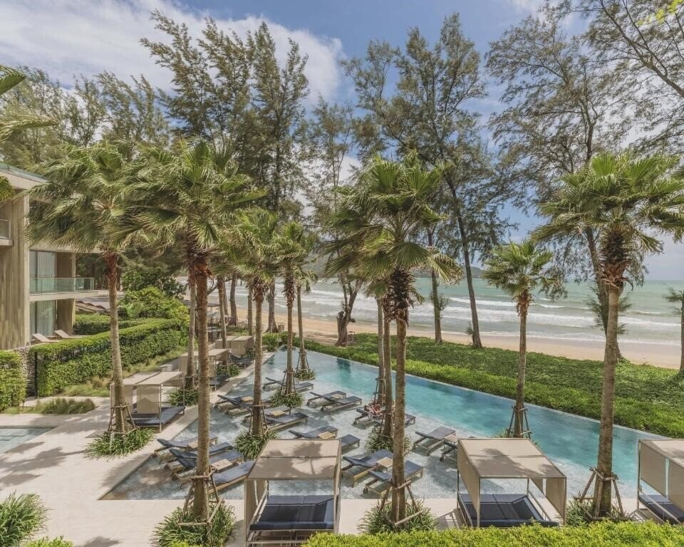 Отель Twinpalms MontAzure Phuket 5*