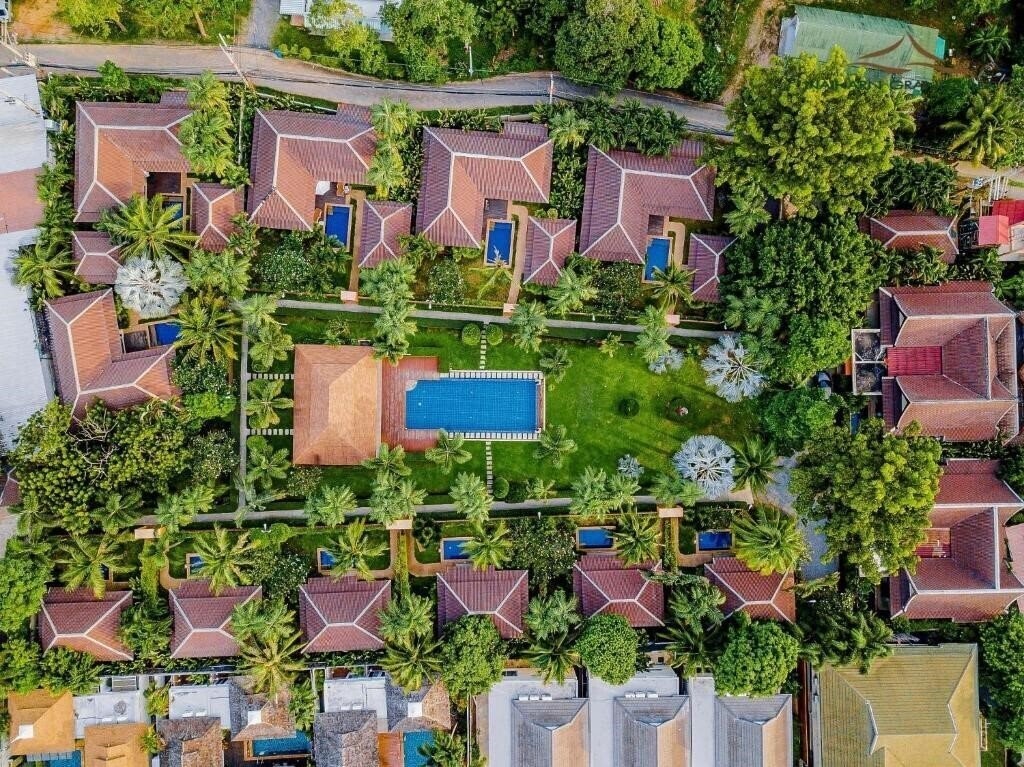 Отель Setrova Green Garden Pool Villa Naiharn 4*