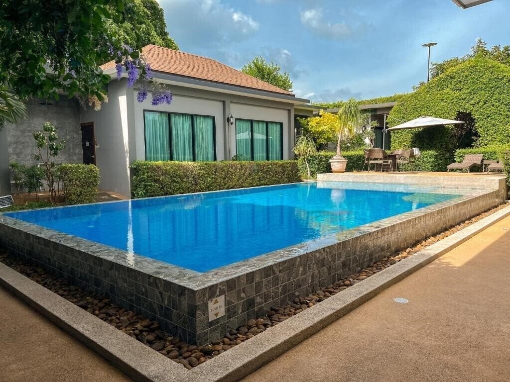 Готель Baan Mee Phuket 3*