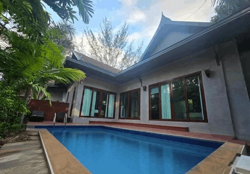 Фотографія Howard Johnson by Wyndham Phuket Nauyang 4*