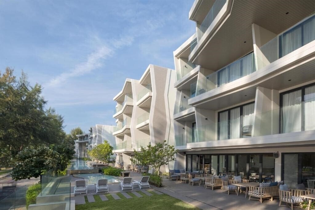 Отель Radisson Blu Resort Phuket Mai Khao Beach 5*