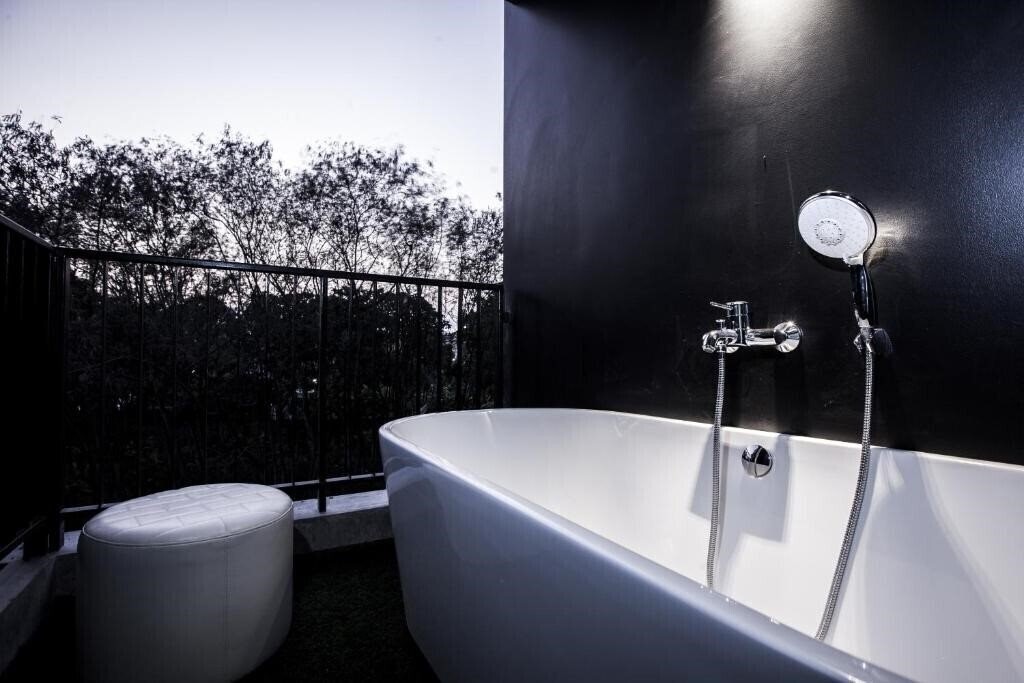 Фотографія Blu Monkey Hub & Hotel Phuket 4*