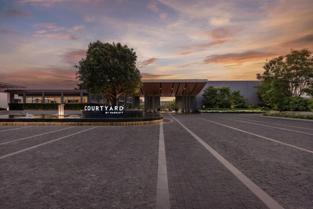 Фото Courtyard by Marriott Phuket Chalong Bay Resort 4*