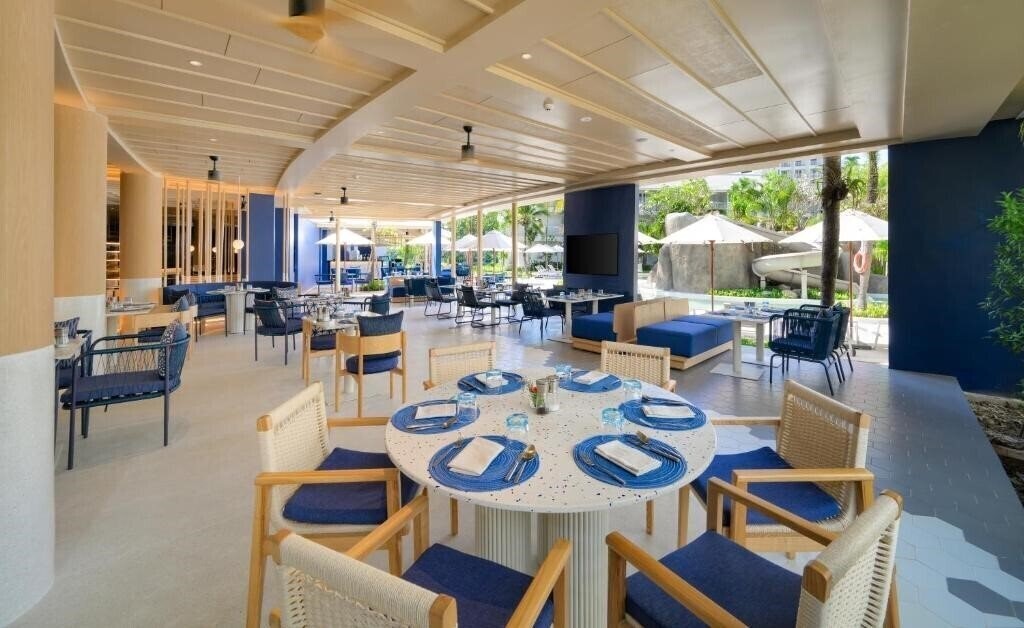 Картинка Centara Karon Villas Phuket 4*